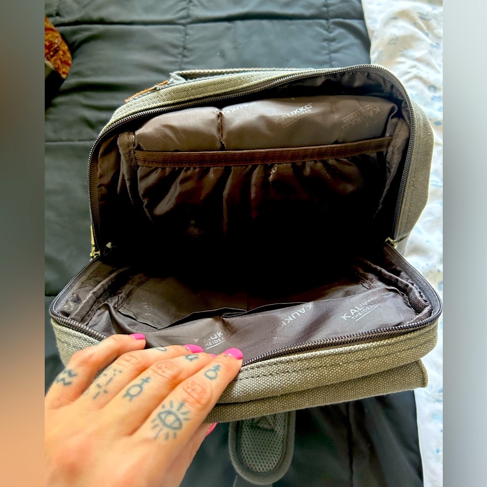 One strap backpack with 8 pockets - Picture 3 of 6